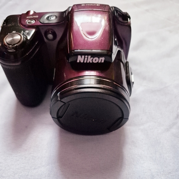 Nikon Purple Digital Camera With Blank Memory Case And Carrying Case. - Picture 1 of 5